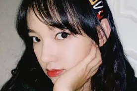 时隔一年再聚首！程潇回归宇宙少女，落泪并向粉丝道歉视频封面