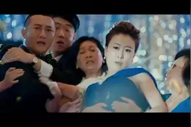 婚礼上前任美女打架，新娘子急了，一句“砸场子”直接就往上冲视频封面