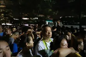 8月1日，凌晨三点的北京天安门视频封面