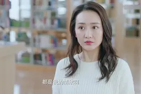 旁听生在课堂上向美女老师表白求婚，全班男生齐声喊：不同意