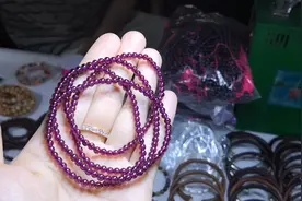 商场上的石榴石论颗卖，市场上的价格让你意想不到