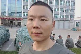 第一次去参加民兵训练，带你去看看军营里的生活是什么样的