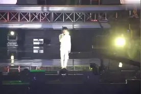 TFBOYS《剩下的盛夏》，易烊千玺总是那么帅气！视频封面