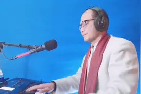 原创歌曲巜你是最美一抹红》——至抗疫一线工作者  韦茂键盘弹唱