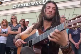 不知不觉征服你，现代吟游诗人埃斯塔什·汤恩代表作《金龙之歌》