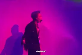 张艺兴泰国曼谷演唱会，现场演唱《hold on》完美诠释开口跪