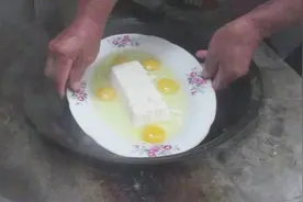 五个鸡蛋，一块豆腐，农村老厨用地道方式，做一道美味嫩汁豆腐