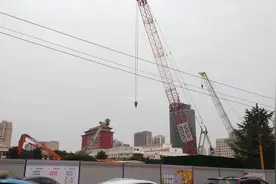太原五一广场雕塑搬走，开始打桩复建明朝城楼，再现700年前盛景视频封面