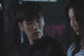 如果女生喜欢你，她们比你更主动，因为女孩子其实比男孩子勇敢