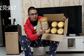 君乐宝奶粉  网上价格比线下便宜22块
小伙宁愿多花132块 买6桶视频封面