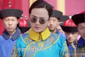干干净净，四六分，小短发小墨镜，这皇上真帅
