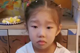 被小闺蜜打了，今天很委屈的告诉妈妈，妈妈也不知道该怎么安慰