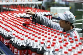 6分钟看完可乐流水线全程，你发现什么特别之处了吗？视频封面
