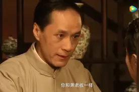 父亲占有欲太强，得知女儿出去谈恋爱，竟抱住女儿不让出门视频封面