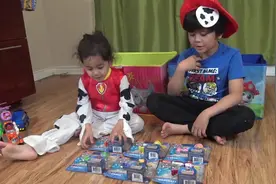 最大的汪汪队惊喜玩具盒打开与哥哥一起玩的乐趣