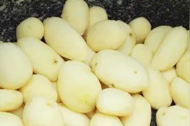 原来饭店的土豆是这样去皮的，怪不得如此快，这法子真是太棒了视频封面