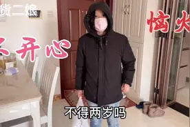 12岁闺女下楼买淀粉做土豆泥，被2岁小孩喊阿姨，我们有那么老吗视频封面