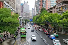 贵阳有一个最为惊艳地铁站，中山西路站，每天上万的游客慕名而来视频封面