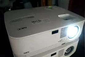 NEC NP500C
亮度3000流明

标准分辨率：1024*768

屏幕比例：4:3