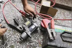 汽车启动困难马达无力，修理工把这东西一换，启动速度跟新车一样视频封面