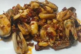 黑口贝还在清蒸吗，试试这种做法，米饭能吃三大碗