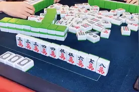 麻将解说：谁能看出这样的牌叫几飞？