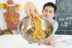 网上卖8毛一根的人参可信吗？拆开一看，里面有股熟悉的味道视频封面