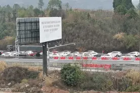 广东湖南交界处大塞车，看看到底是什么原因