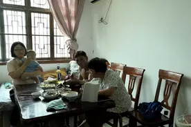 你家里是爸爸掌勺还是妈妈做饭？浙江绍兴农村老爸厨艺深藏不露