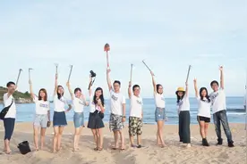 广州公司来海陵岛团建，渔村兄弟带他们赶海烧烤，海岛生活真有趣视频封面