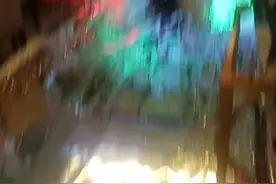 在婚礼上。不要拍脸有什么不好的，在评论里面给我说就行了。