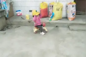 胖女，像男娃娃视频封面