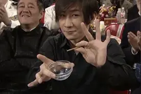 魔术揭秘：为什么刘谦不用手拧，就能让螺丝上的螺母自己转动出来视频封面