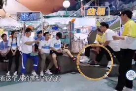 #奔跑#郑恺携00后围剿蓝队全员 蓝队弱小无助 太难了😂视频封面