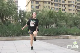 美女跳鬼步舞《沙漠飞鱼》，踢腿的动作真帅气，让你全身快速燃视频封面