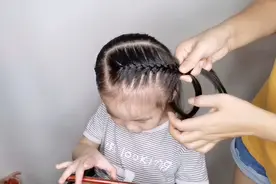 2岁小女孩短发造型，不用发饰，两根皮筋搞定，发型简单好看