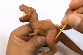 手办玩偶：用橡皮泥手工捏制霸王龙，喜欢恐龙的朋友可以学学看啊