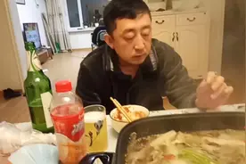 农村70后情侣，男友做啥事惹女友生气了，用啥招数一哄就好了视频封面