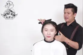 大脸女生对自己样貌不自信，发型师剪了个中分，性感气质凸显无疑