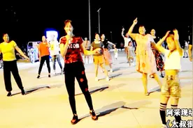 现场跟着一步一步学摆胯32步《大叔很拽》详细教学一看就会