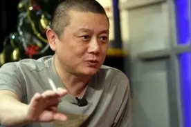 莫言希望能写出余华《活着》那样的作品，王朔：就数他“跪”得狠视频封面