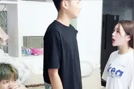 前男友成了自己的继父，前女友成了自己的继母，情侣关系混乱视频封面