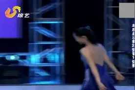聋哑女子上台，哑语遭李鑫恶搞，评委被整惨，台下笑翻一片视频封面