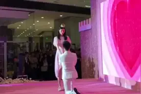 何猷君求婚奚梦瑶现场视频曝光！求婚戒指盒，LV窒息的美！视频封面