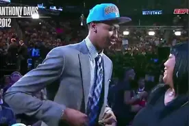 回顾NBA状元，被选中的瞬间！都有哪些你认识的么？视频封面