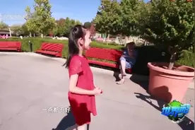 中国小女孩，在欧洲街头挑战搭讪路人，看她能否成功？视频封面