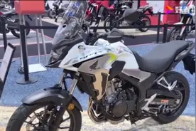 CB500怎么看都好看舒服就是卖得贵坐高太高了。视频封面