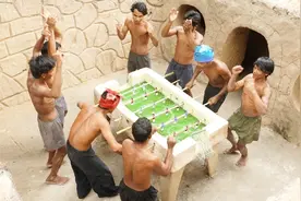 风靡欧美的桌式足球大神这么制作