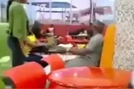 相恋5年男友提出分手 姑娘突然当众下跪视频封面