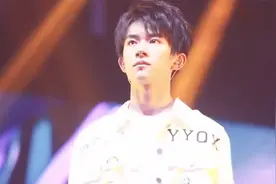 TFBOYS演唱会《剩下的盛夏》易烊千玺超帅气！视频封面